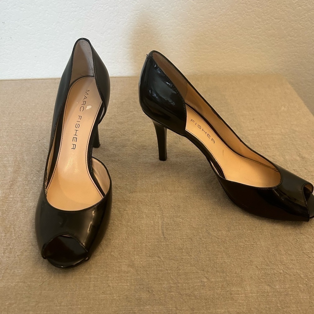 Marc fisher 6 1/2 ladies sext shiny black heels peel toe